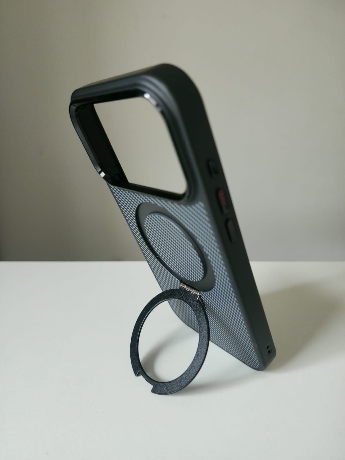 funda símil fibra de carbono con anillo magsafe y soporte funda símil fibra de carbono con anillo magsafe y soporte