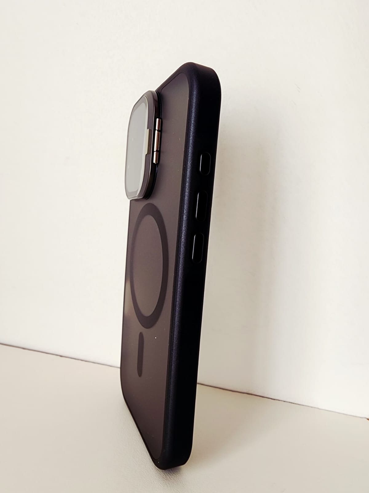 funda transparente oscura con magsafe y tapa protectora de cámara funda transparente oscura con magsafe y tapa protectora de cámara