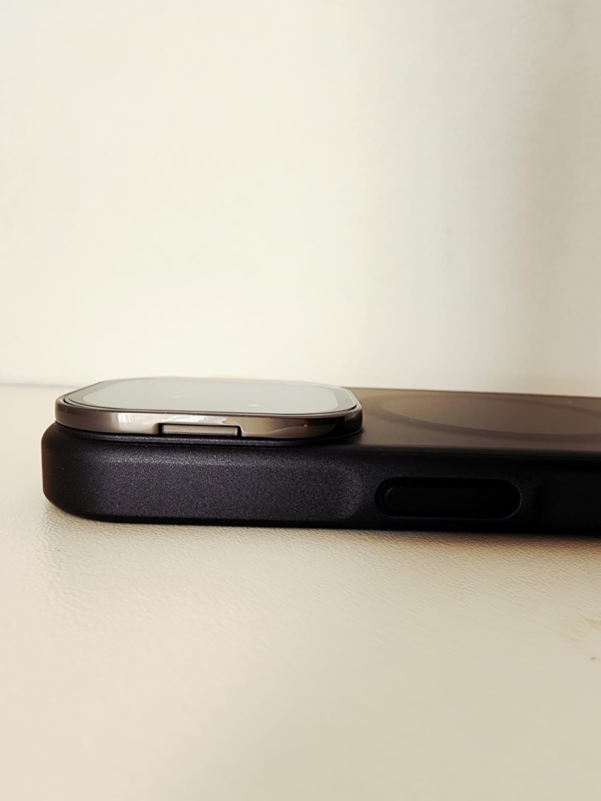 funda transparente oscura con magsafe y tapa protectora de cámara funda transparente oscura con magsafe y tapa protectora de cámara