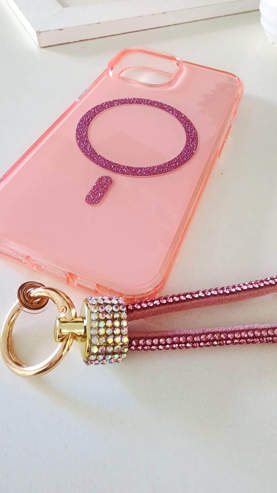 kit funda con magsafe y correa colgante brillosa kit funda con magsafe y correa colgante brillosa